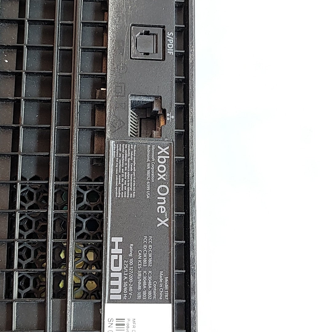 CONSOLA DE VIDEOJUEGO MICROSOFT XBOX ONE X 1 TB (SEMINUEVO)