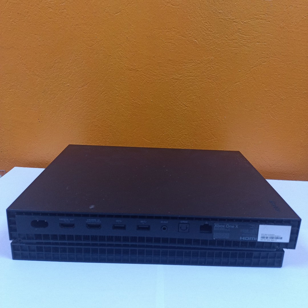 CONSOLA DE VIDEOJUEGO MICROSOFT XBOX ONE X 1 TB (SEMINUEVO)