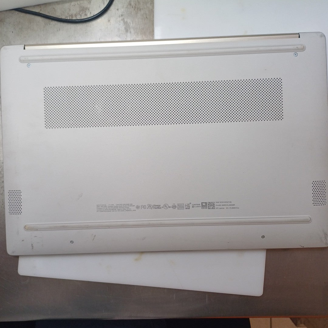 LAPTOP HP 15-FC0003LA (2023) 256 GB SSD 8 GB RAM (SEMINUEVO)