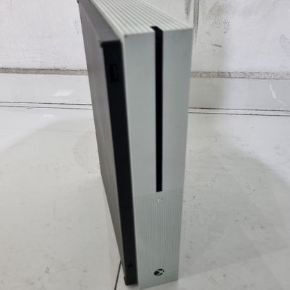 CONSOLA DE VIDEOJUEGO MICROSOFT XBOX ONE S 1 TB (SEMINUEVO)