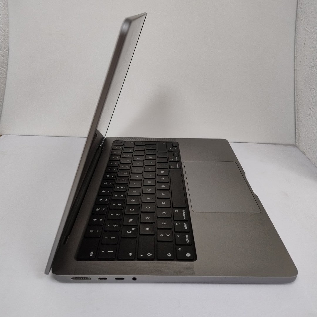 LAPTOP APPLE MACBOOK PRO 14" 2021 3.2 A2442 (8 CPU/14 GPU) 512 GB SSD 16 GB RAM (SEMINUEVO)