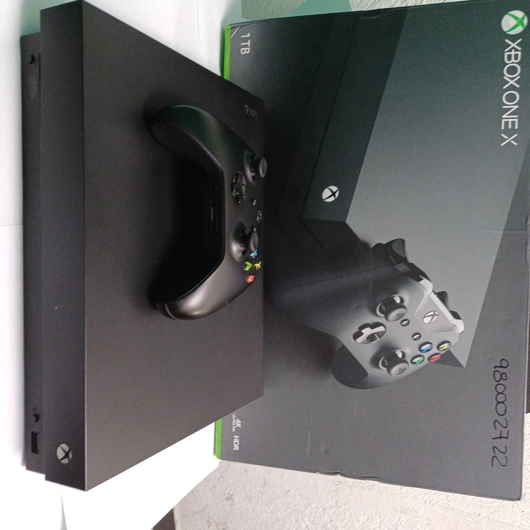 CONSOLA DE VIDEOJUEGO MICROSOFT XBOX ONE X 1 TB (SEMINUEVO)