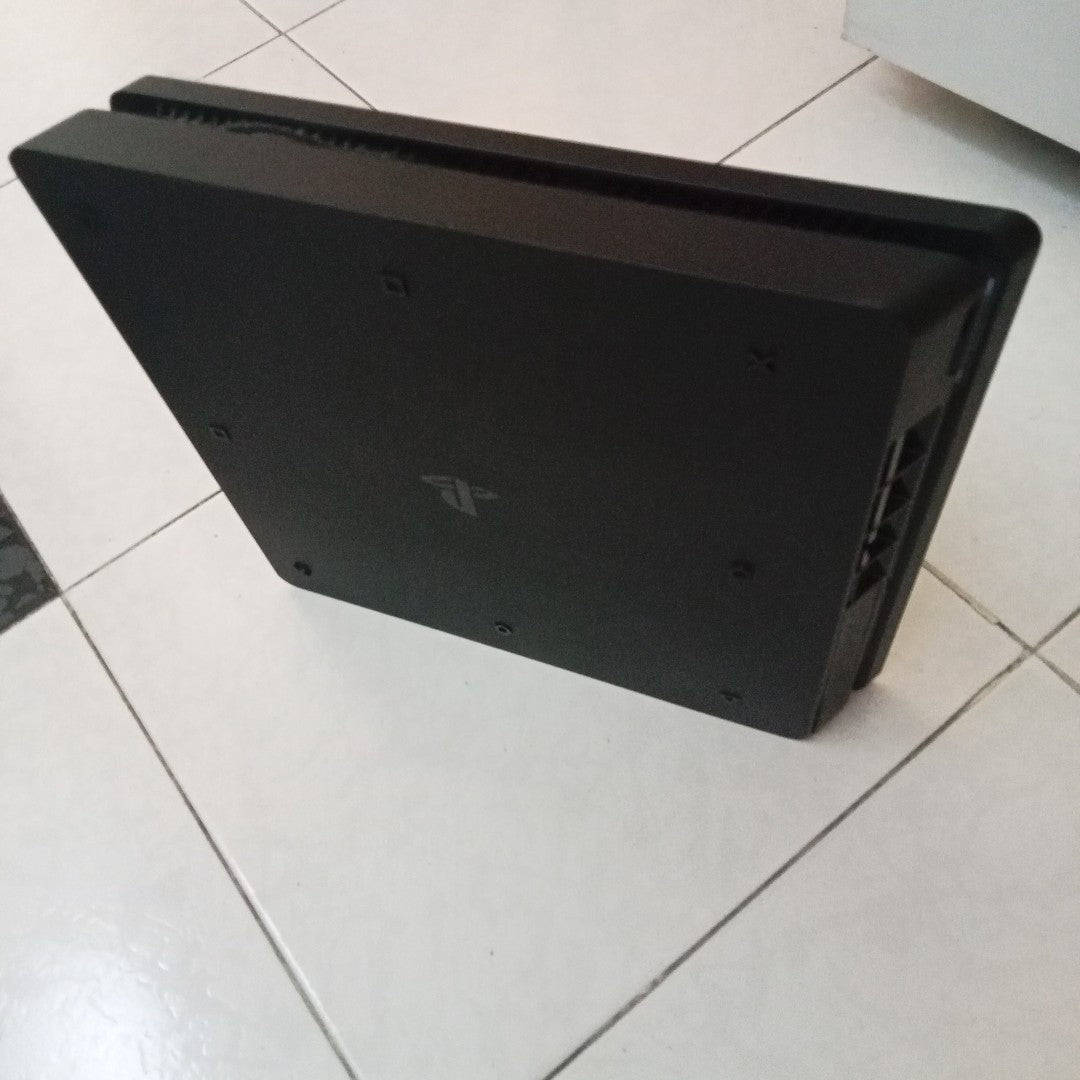CONSOLA DE VIDEOJUEGO SONY PS4 SLIM 1 TB (SEMINUEVO)