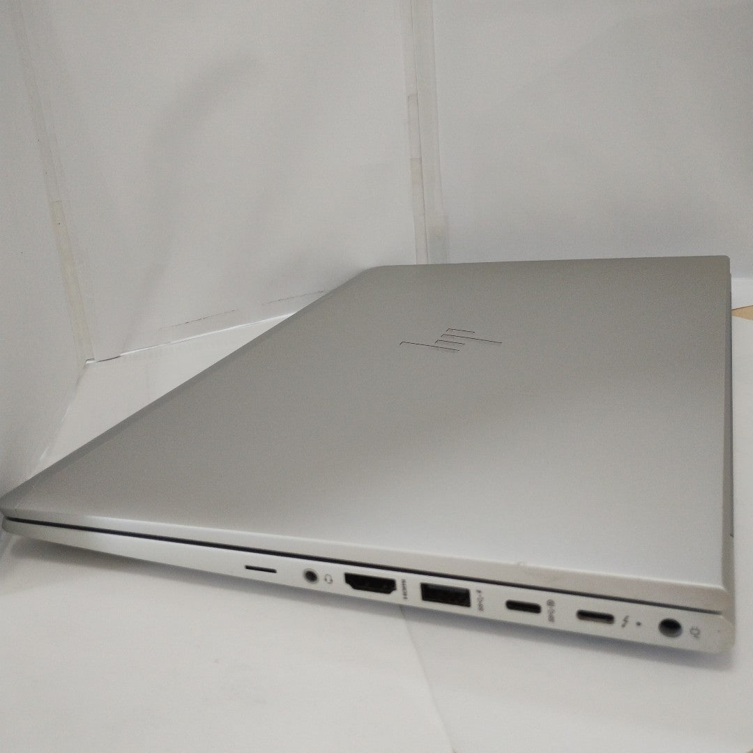 LAPTOP HP ELITEBOOK 640 G10 (2024) 256 GB SSD 16 GB RAM (SEMINUEVO)