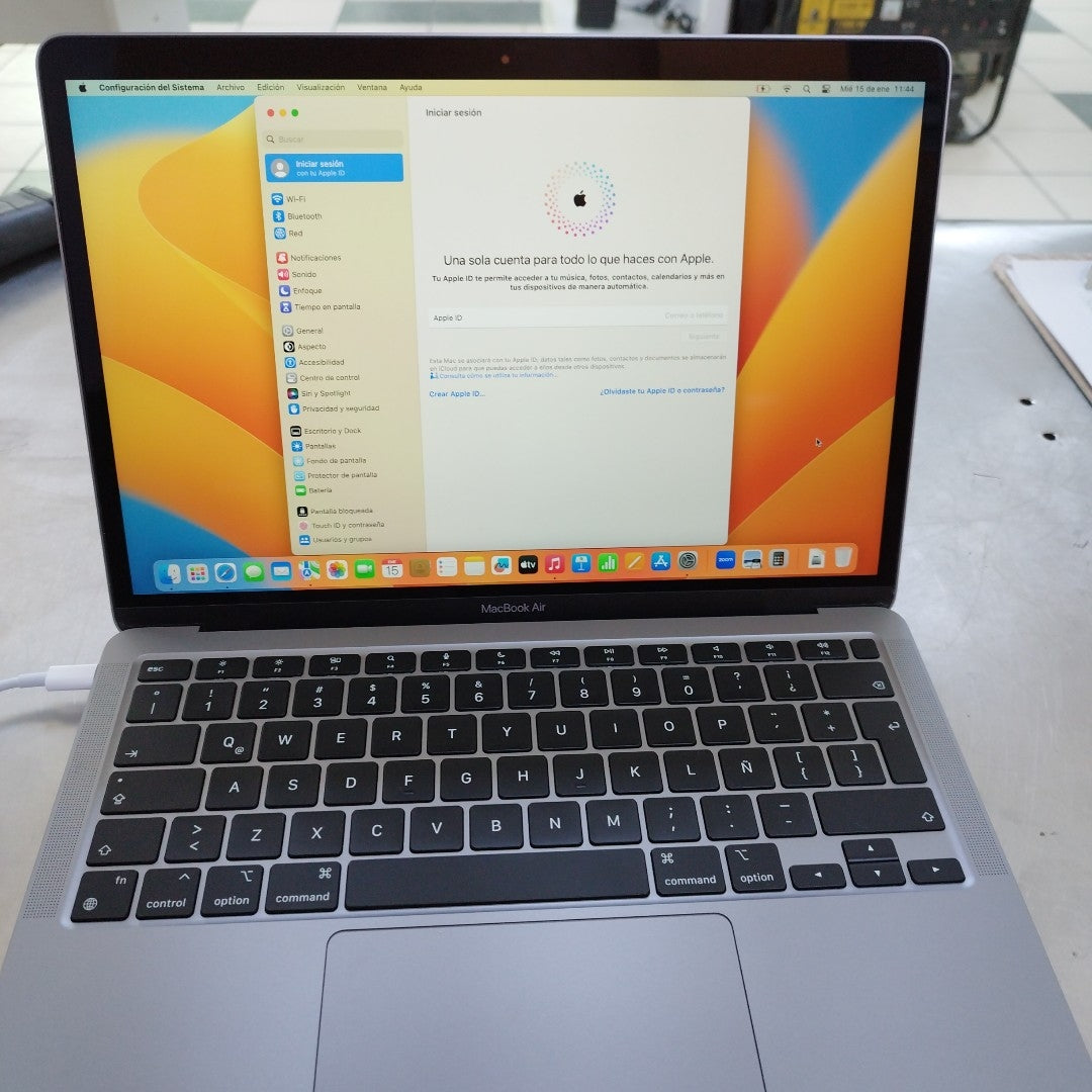 LAPTOP APPLE MACBOOK AIR 13" 2020 3.2 A2337 256 GB SSD 8 GB RAM (SEMINUEVO)
