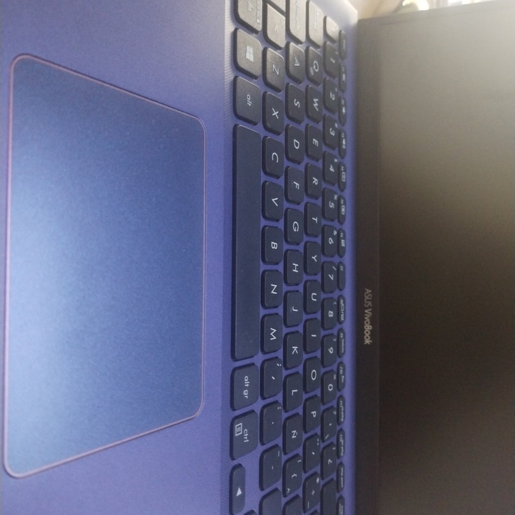 LAPTOP ASUS VIVOBOOK X512DA-BR1313T (2021) 1 TB + 256 GB SSD 8 GB RAM (SEMINUEVO)