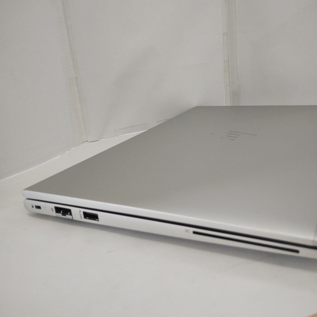 LAPTOP HP ELITEBOOK 640 G10 (2024) 256 GB SSD 16 GB RAM (SEMINUEVO)