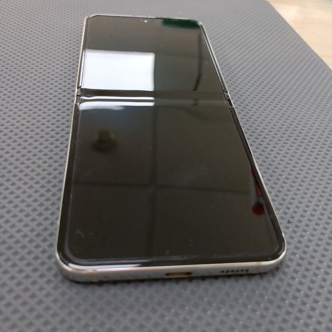 CELULAR SAMSUNG GALAXY Z FLIP 5 SM-F731B (2023) 256 GB 8 GB RAM (SEMINUEVO)