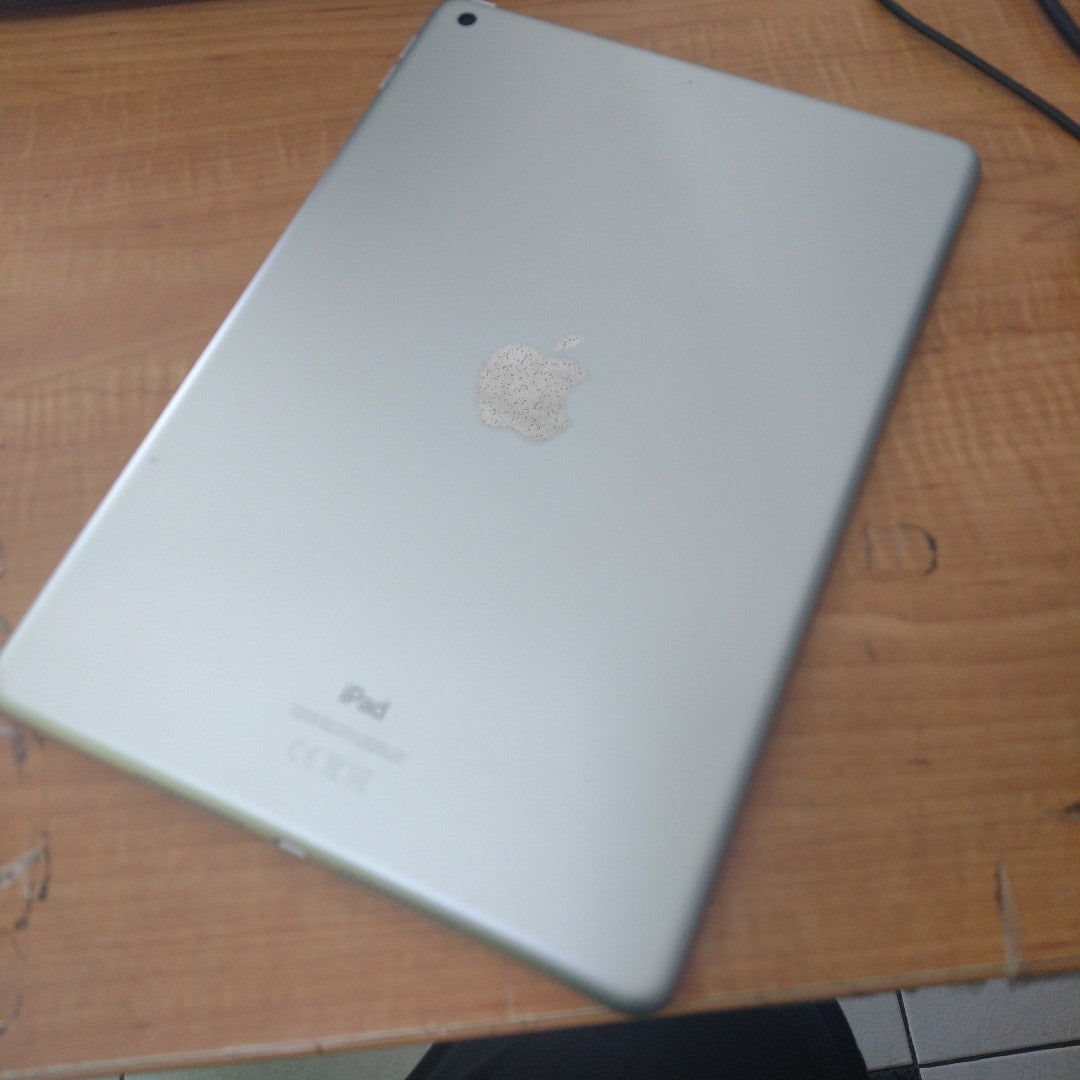 TABLETA APPLE IPAD 8 A2270 128 GB 3 GB RAM (SEMINUEVO)