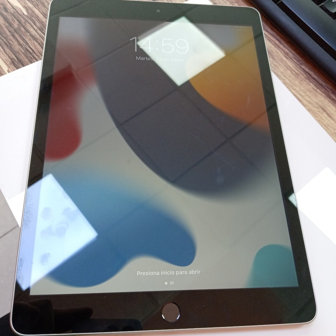 TABLETA APPLE IPAD 9 A2604 256 GB 3 GB RAM (SEMINUEVO)