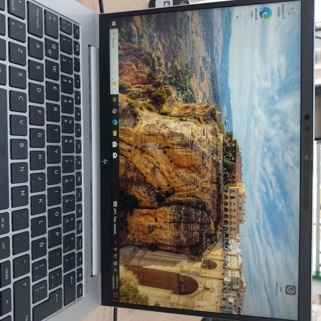 LAPTOP HP ELITEBOOK 840 G10 (2024) 256 GB SSD 16 GB RAM (SEMINUEVO)