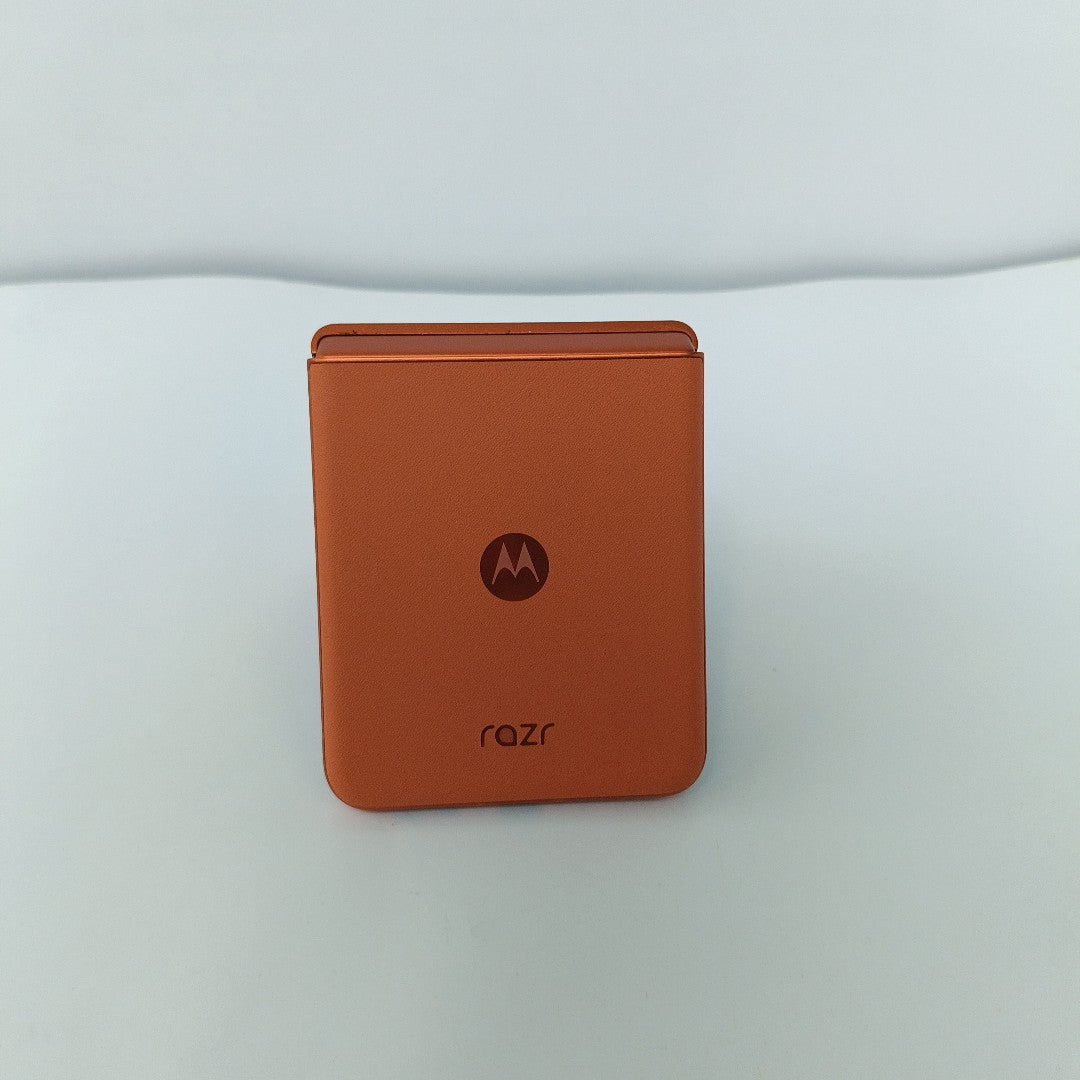 CELULAR MOTOROLA RAZR 50 5G XT2453-1 512 GB 12 GB RAM (SEMINUEVO)