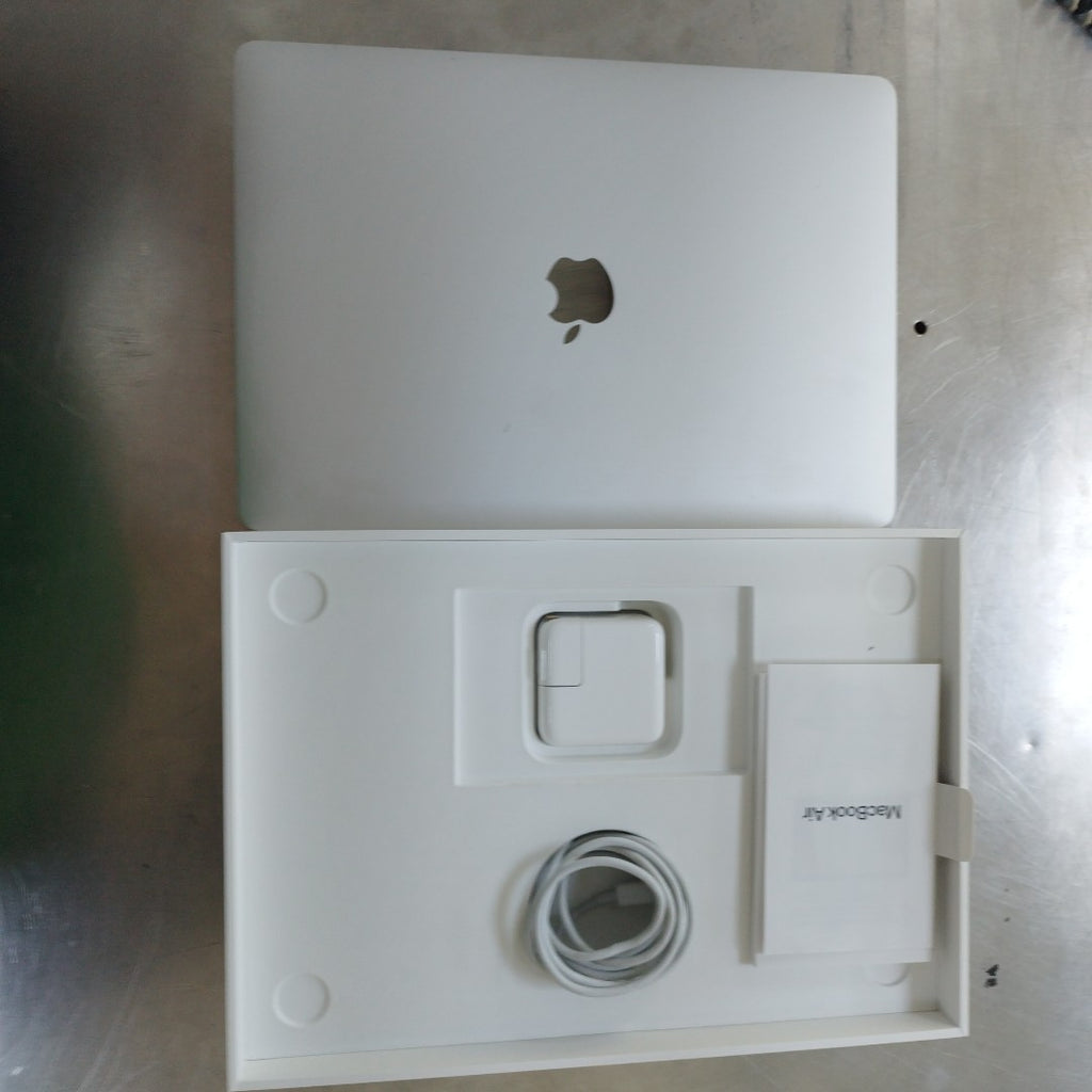 LAPTOP APPLE MACBOOK AIR 13" 2020 3.2 A2337 256 GB SSD 8 GB RAM (SEMINUEVO)