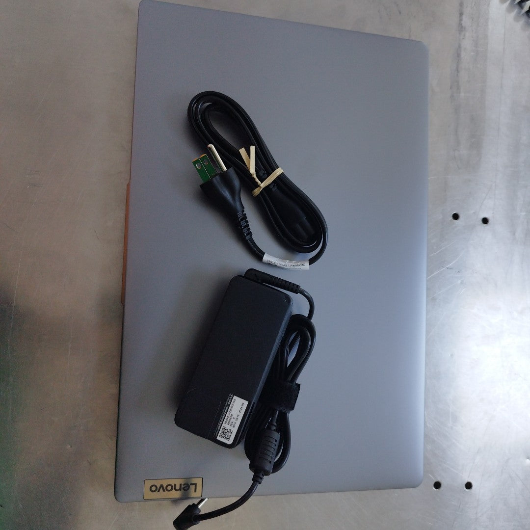 LAPTOP LENOVO IDEAPAD SLIM 3 15IAH8 (2024) 512 GB SSD 8 GB RAM (SEMINUEVO)