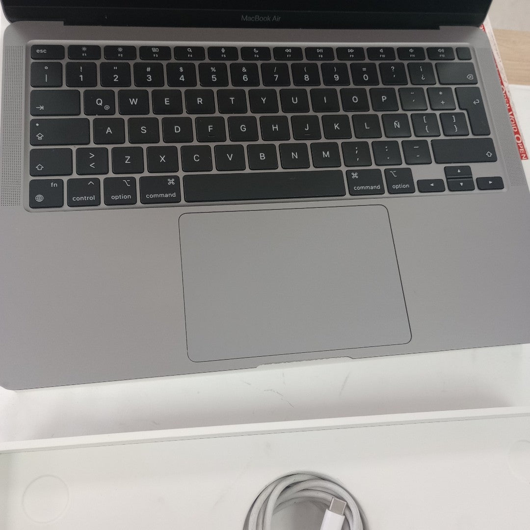 LAPTOP APPLE MACBOOK AIR 13" 2020 3.2 A2337 256 GB SSD 8 GB RAM (SEMINUEVO)