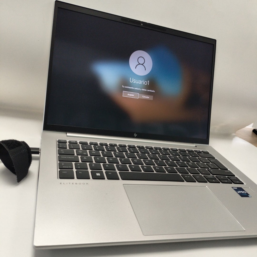 LAPTOP HP ELITEBOOK 840 G10 (2024) 256 GB SSD 16 GB RAM (SEMINUEVO)