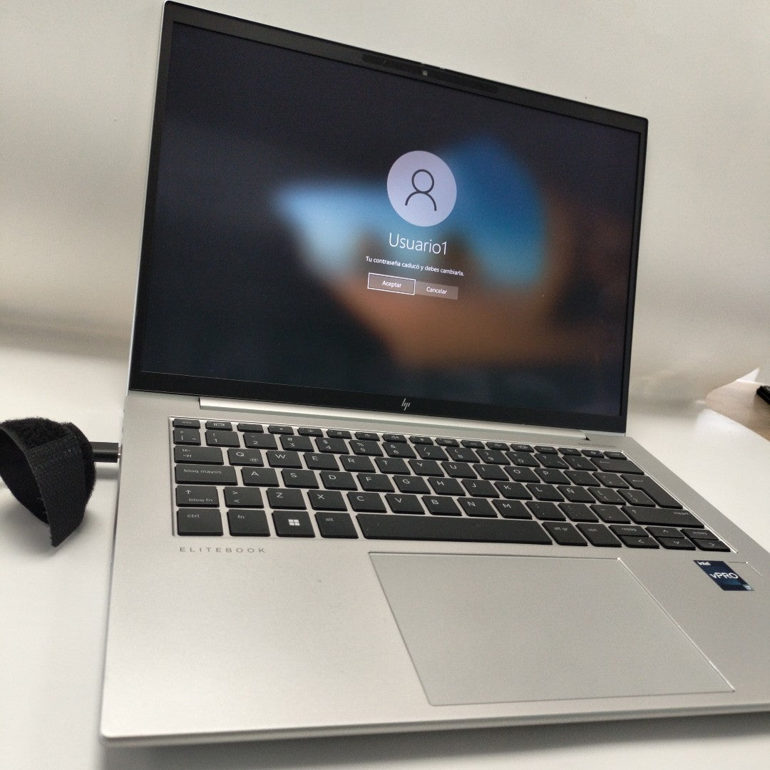 LAPTOP HP ELITEBOOK 840 G10 (2024) 256 GB SSD 16 GB RAM (SEMINUEVO)