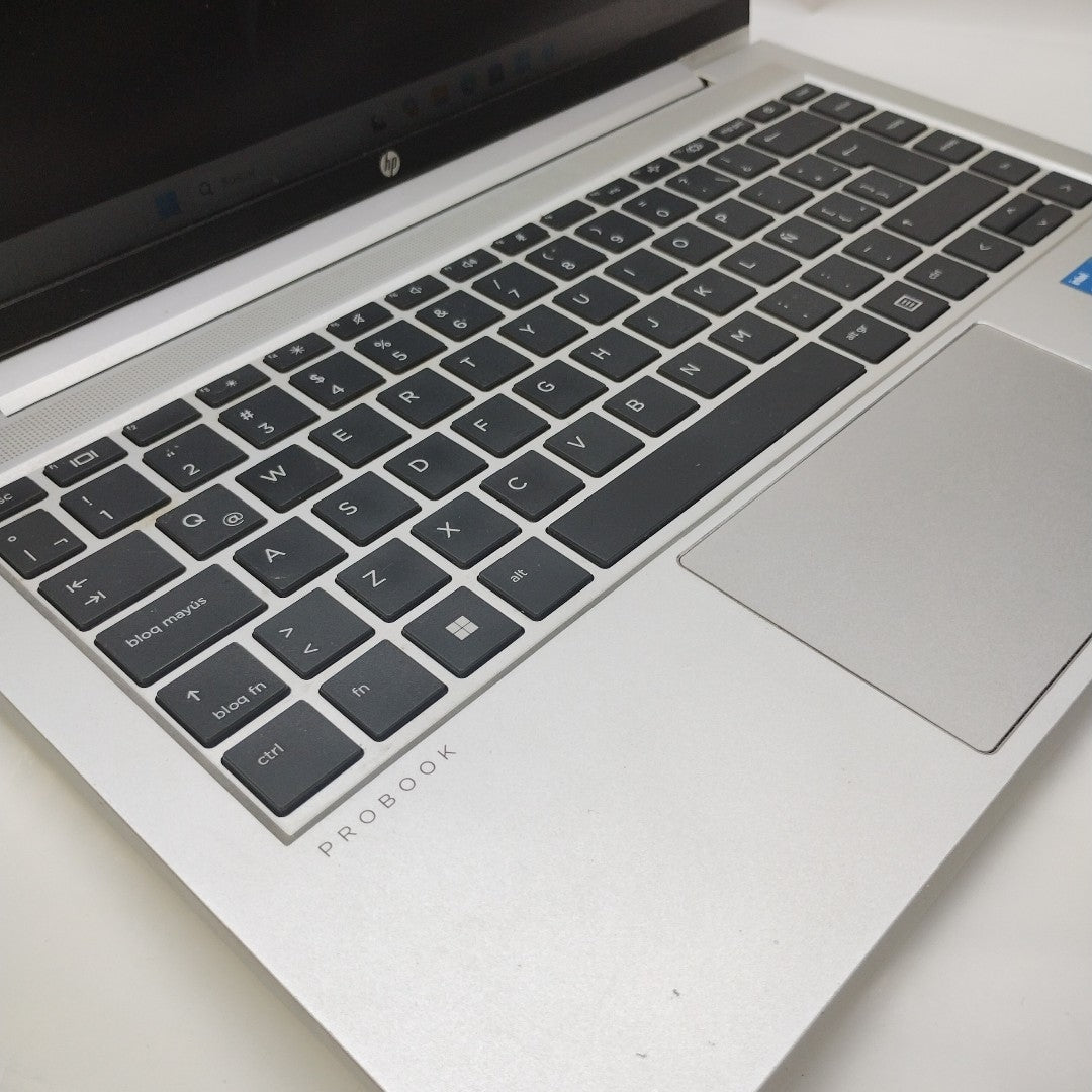 LAPTOP HP PROBOOK 440 G9 (2022) 512 GB SSD 8 GB RAM (SEMINUEVO)