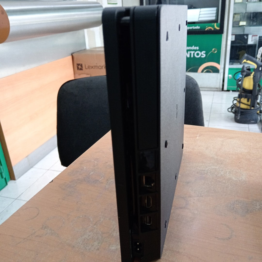 CONSOLA DE VIDEOJUEGO SONY PS4 SLIM 1 TB (SEMINUEVO)