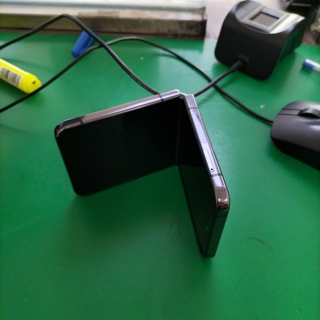 CELULAR SAMSUNG GALAXY Z FLIP4 SM-F721U1 256 GB 8 GB RAM (SEMINUEVO)