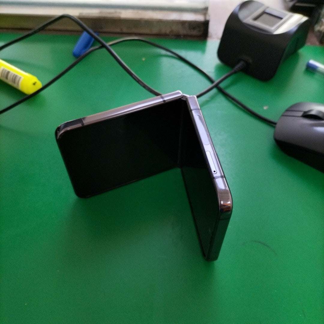 CELULAR SAMSUNG GALAXY Z FLIP4 SM-F721U1 256 GB 8 GB RAM (SEMINUEVO)