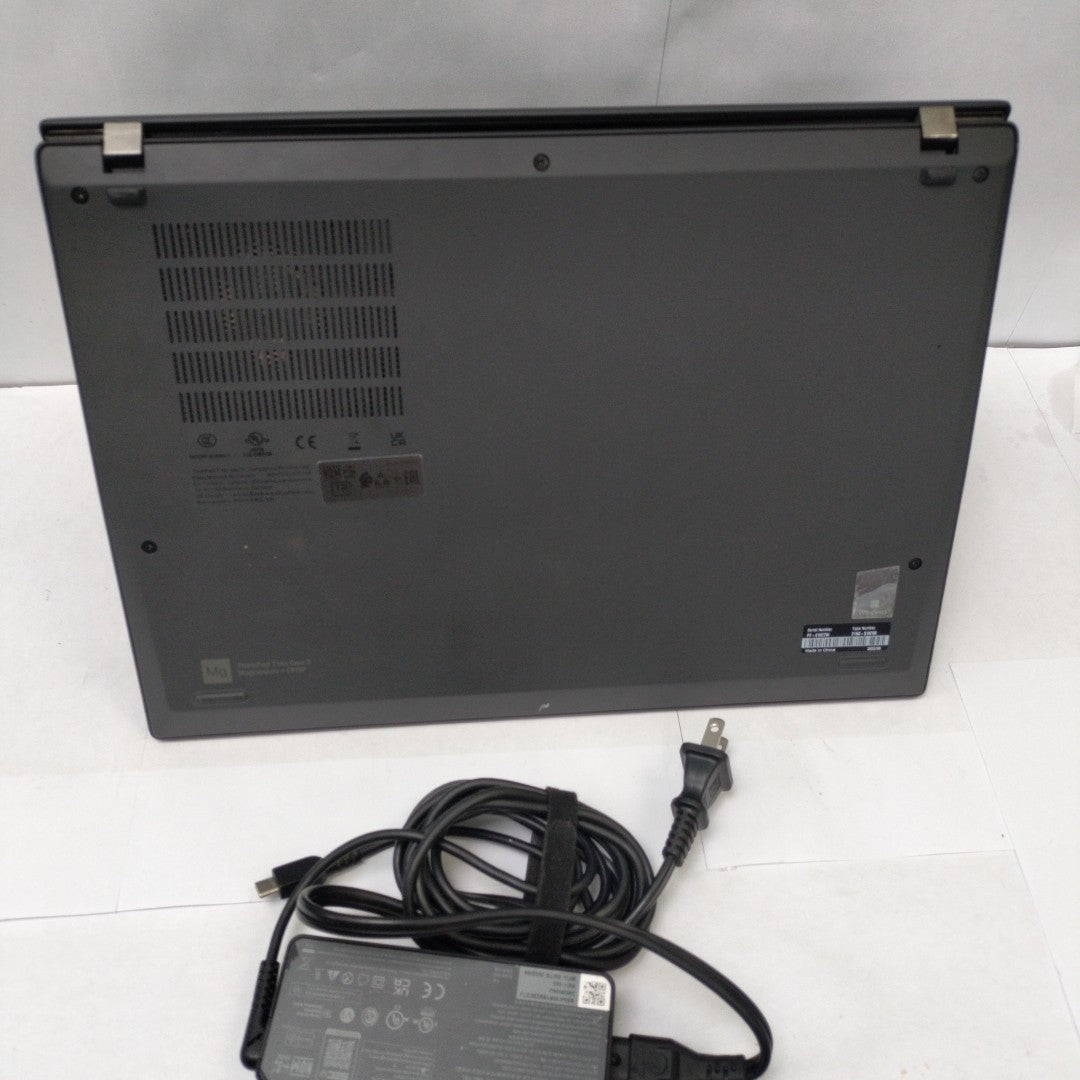 LAPTOP LENOVO THINKPAD T14S GEN 3 (2022) 512 GB SSD 16 GB RAM (SEMINUEVO)