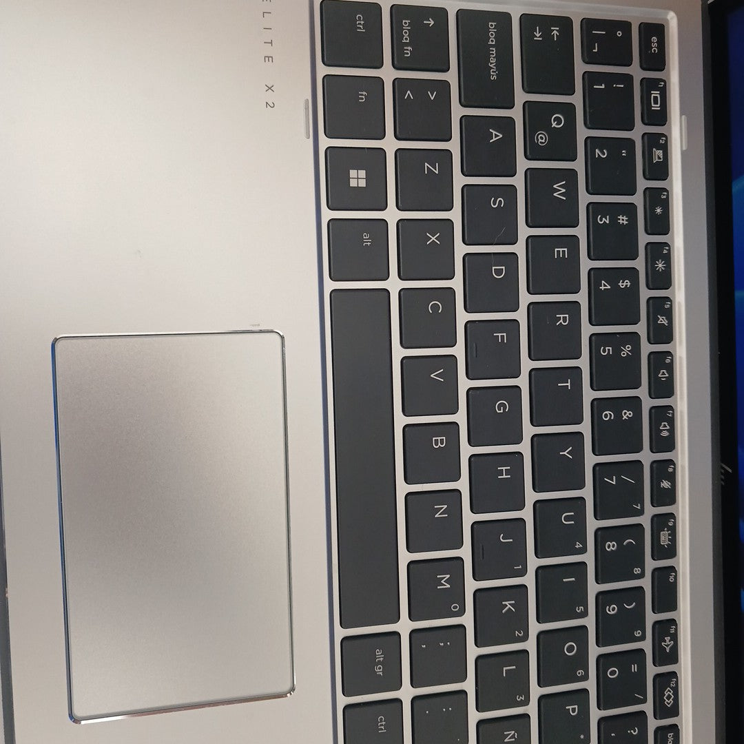 TABLETA HP ELITE X2 G8 (2 EN 1) (2023) 256 GB SSD 16 GB RAM (SEMINUEVO)