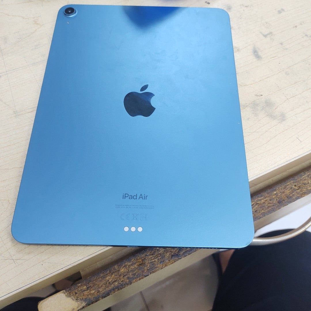 TABLETA APPLE IPAD AIR 5 A2588 256 GB 8 GB RAM (SEMINUEVO)