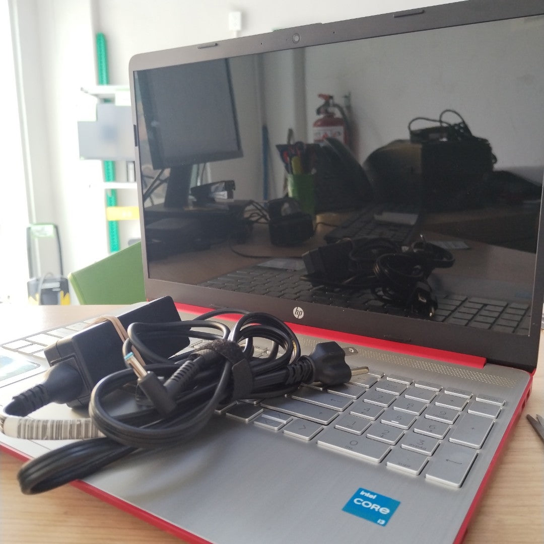 LAPTOP HP 15-DW3500LA (2022) 256 GB SSD 8 GB RAM (SEMINUEVO)