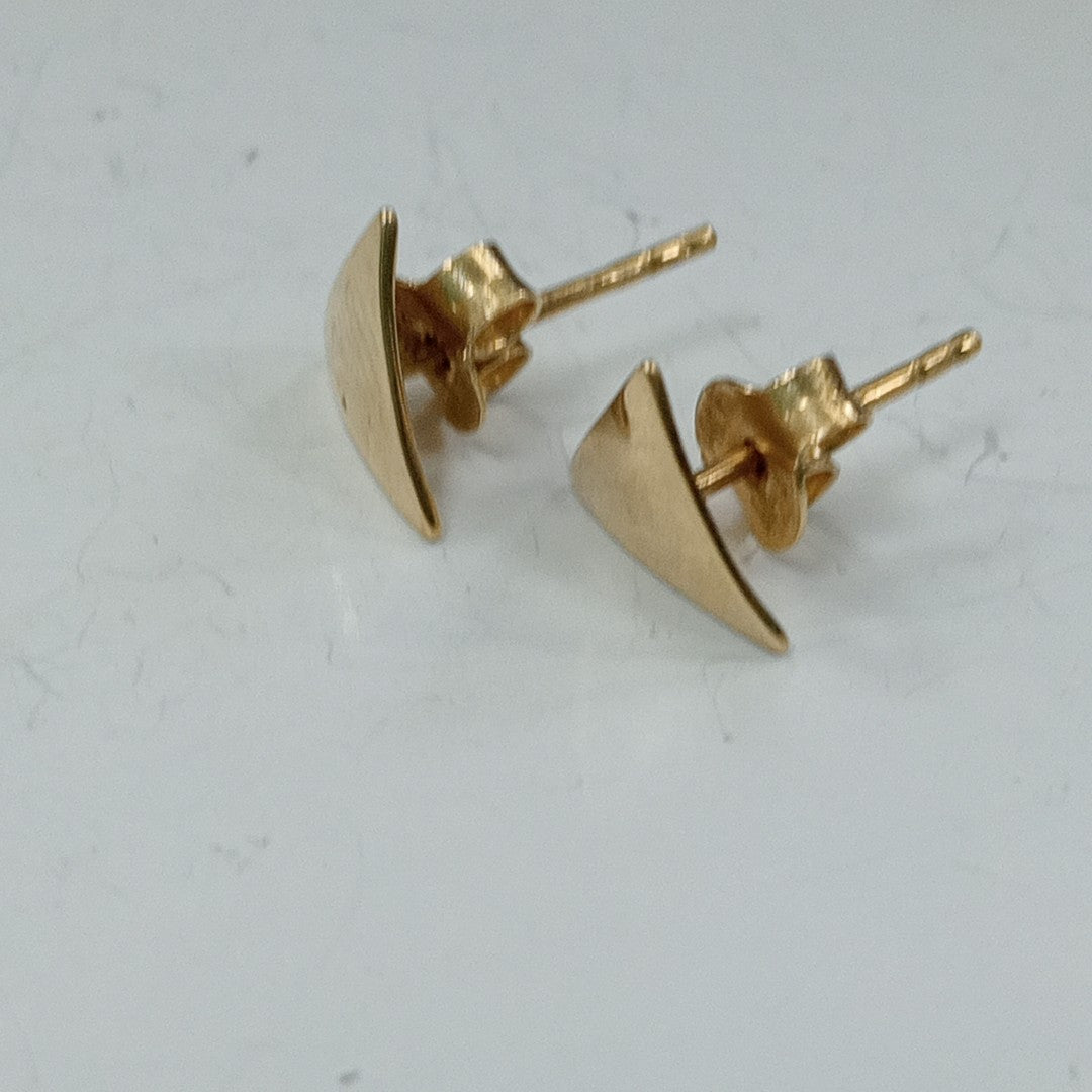 10112BRO00000B1865 FRD12 BROQUEL DE TRIANGULO ORO 14K 0.9GRS (NUEVO)