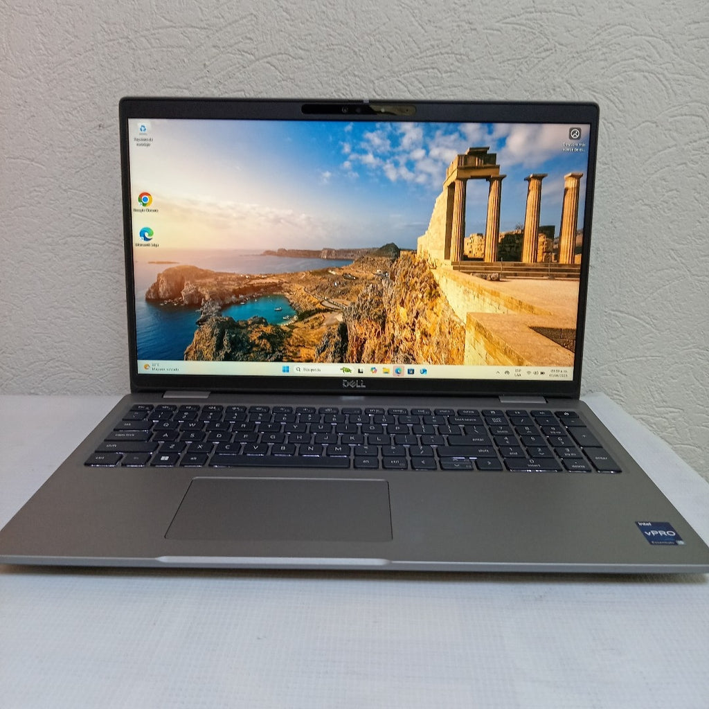 LAPTOP DELL LATITUDE 5540 (2023) 512 GB SSD 16 GB RAM (SEMINUEVO)