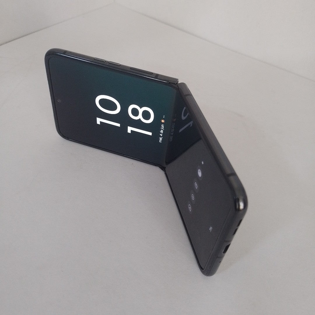 CELULAR MOTOROLA RAZR 40 ULTRA XT2321-1 (2023) 512 GB 12 GB RAM (SEMINUEVO)