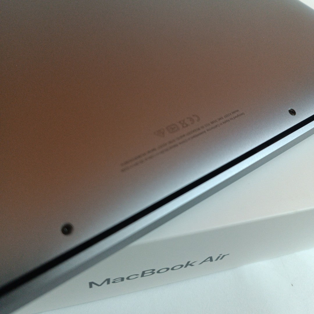 LAPTOP APPLE MACBOOK AIR 13" 2020 3.2 A2337 256 GB SSD 8 GB RAM (SEMINUEVO)
