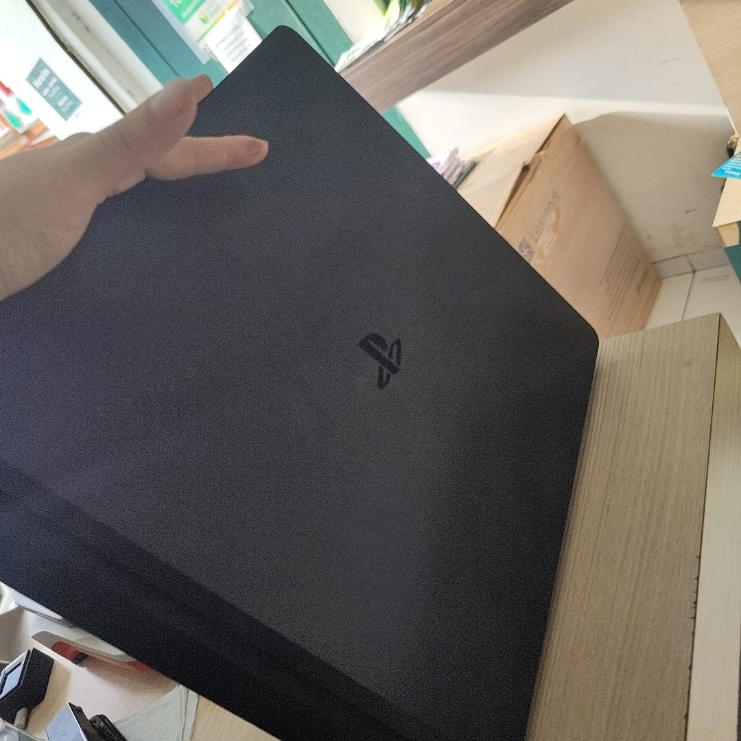 CONSOLA DE VIDEOJUEGO SONY PS4 SLIM 1 TB (SEMINUEVO)