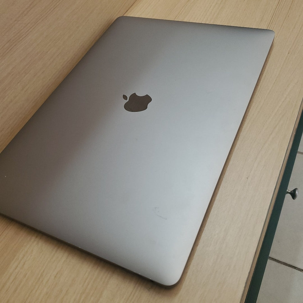 LAPTOP APPLE MACBOOK PRO 15" 2019 2.6 A1990 512 GB SSD 16 GB RAM (SEMINUEVO)