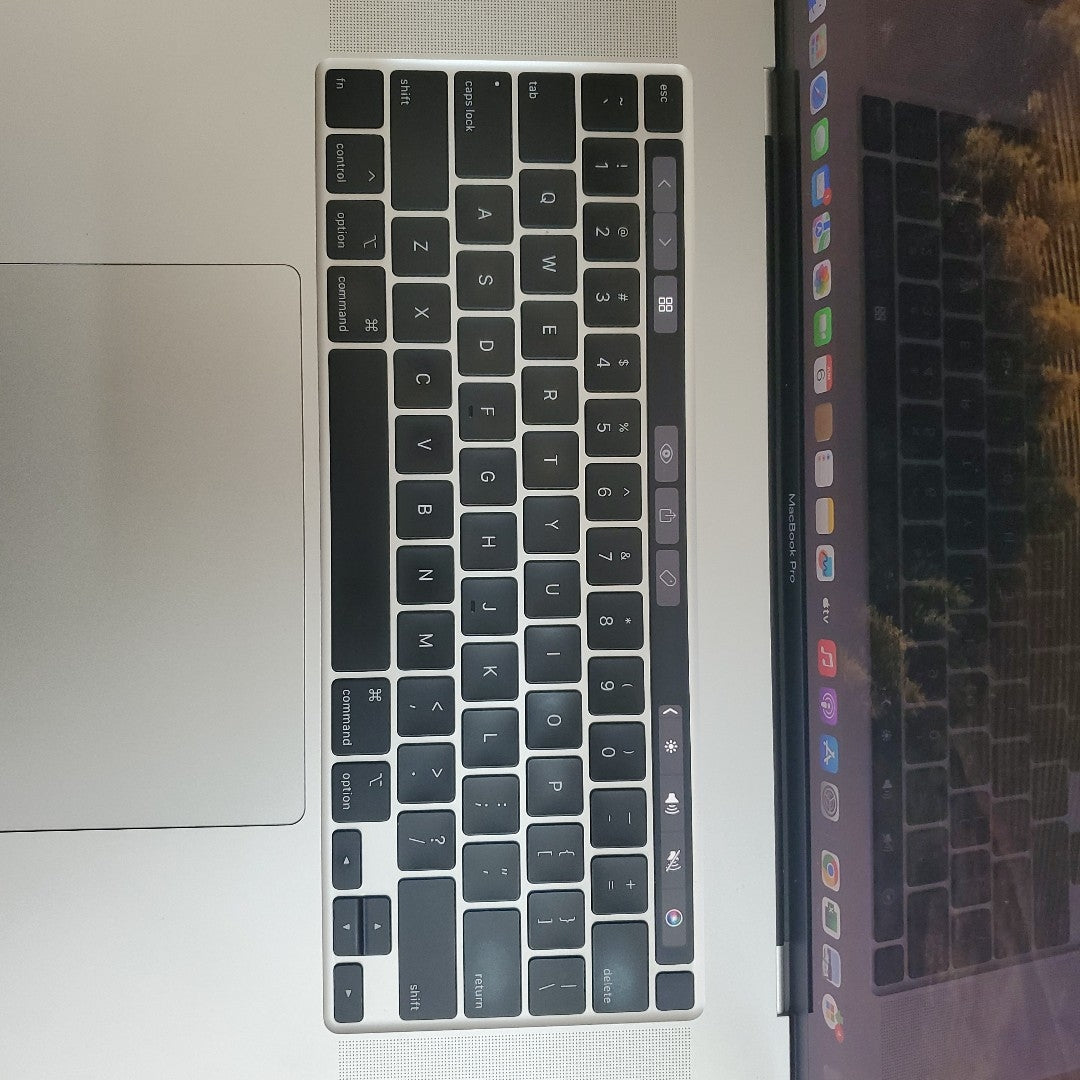 LAPTOP APPLE MACBOOK PRO 15" 2019 2.6 A1990 512 GB SSD 16 GB RAM (SEMINUEVO)