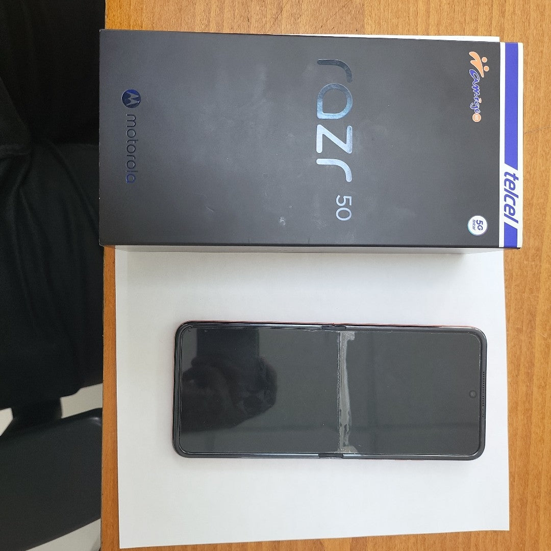 CELULAR MOTOROLA RAZR 50 5G XT2453-1 512 GB 12 GB RAM (SEMINUEVO)