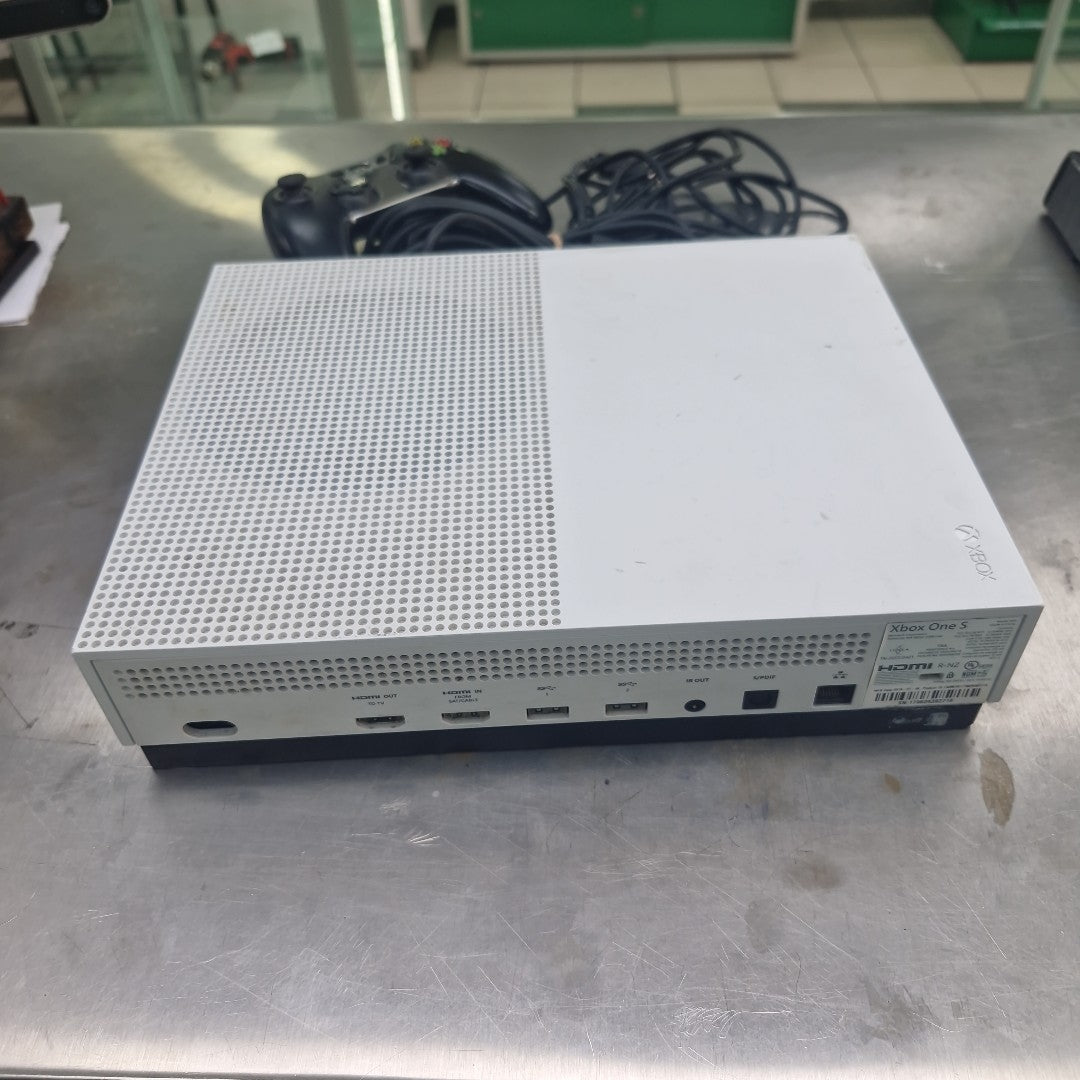 CONSOLA DE VIDEOJUEGO MICROSOFT XBOX ONE S 1 TB (SEMINUEVO)
