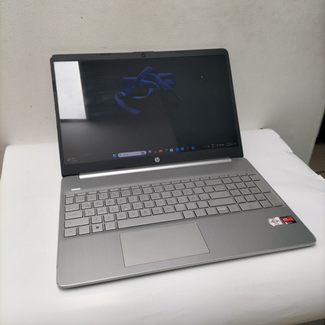 LAPTOP HP 15-EF1501LA (2022) 256 GB SSD 8 GB RAM