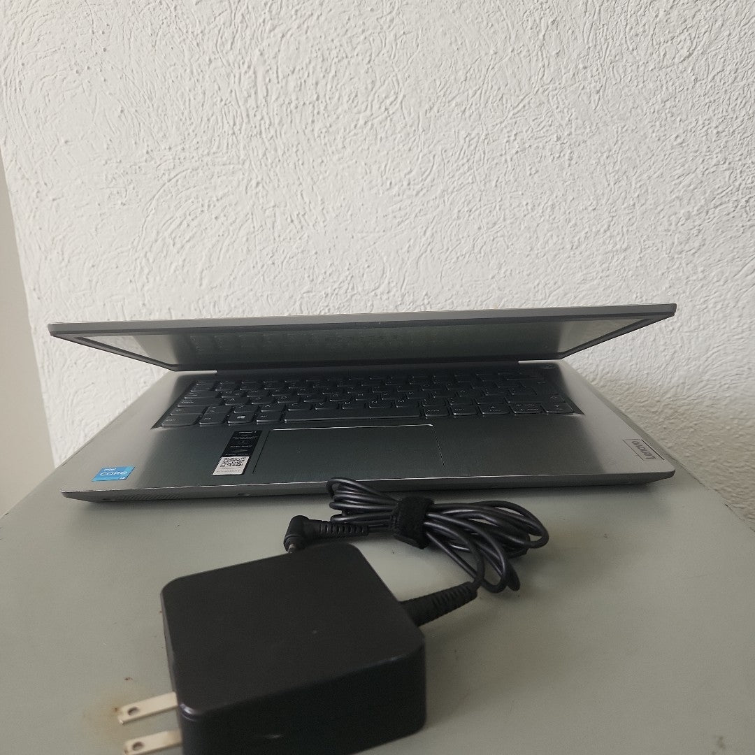 LAPTOP LENOVO IDEAPAD 3 14ITL05 (2022) 512 GB SSD 8 GB RAM (SEMINUEVO)