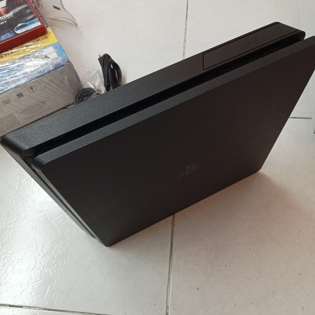 CONSOLA DE VIDEOJUEGO SONY PS4 SLIM 1 TB (SEMINUEVO)