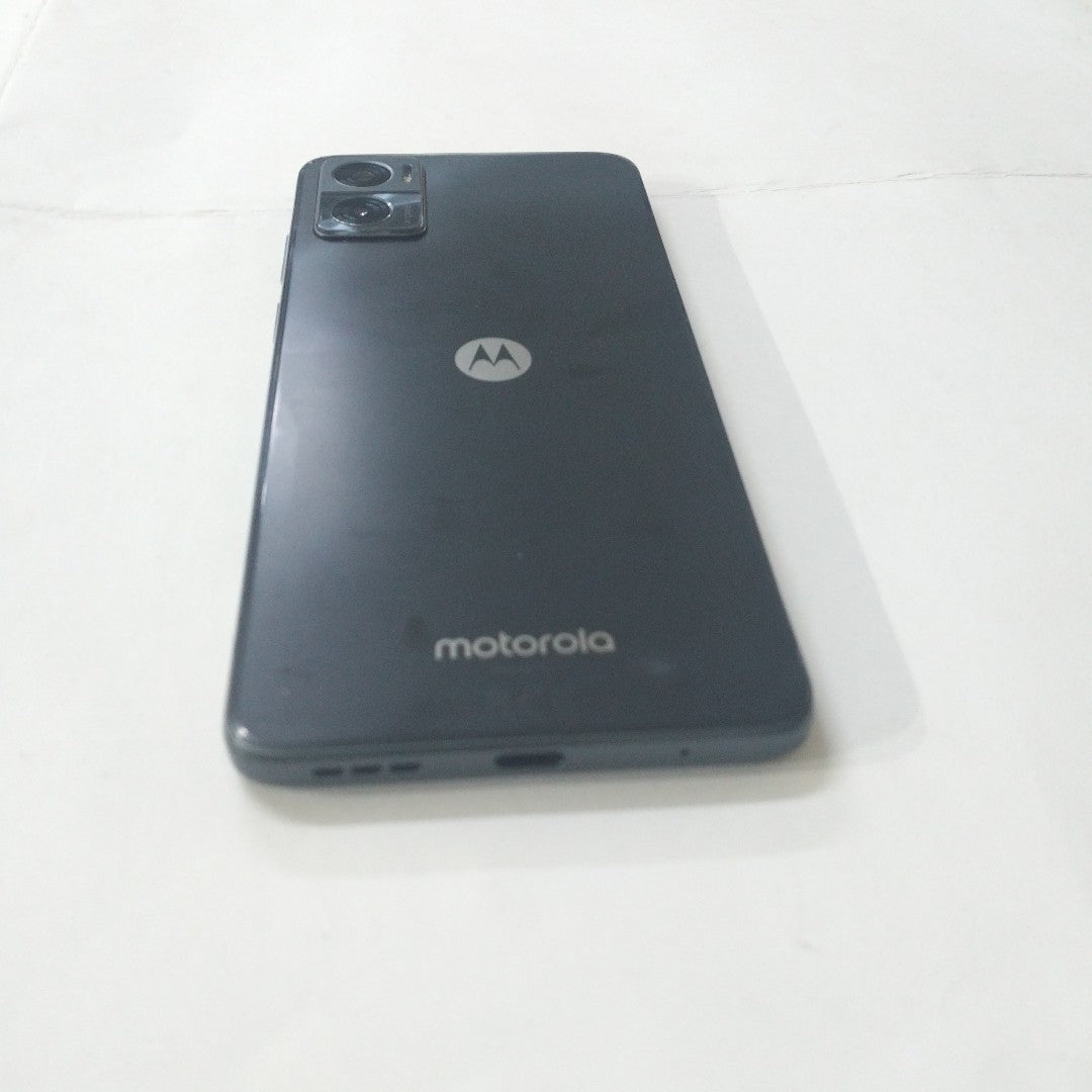 CELULAR MOTOROLA MOTO E22I XT2239-17 64 GB 2 GB RAM (SEMINUEVO)
