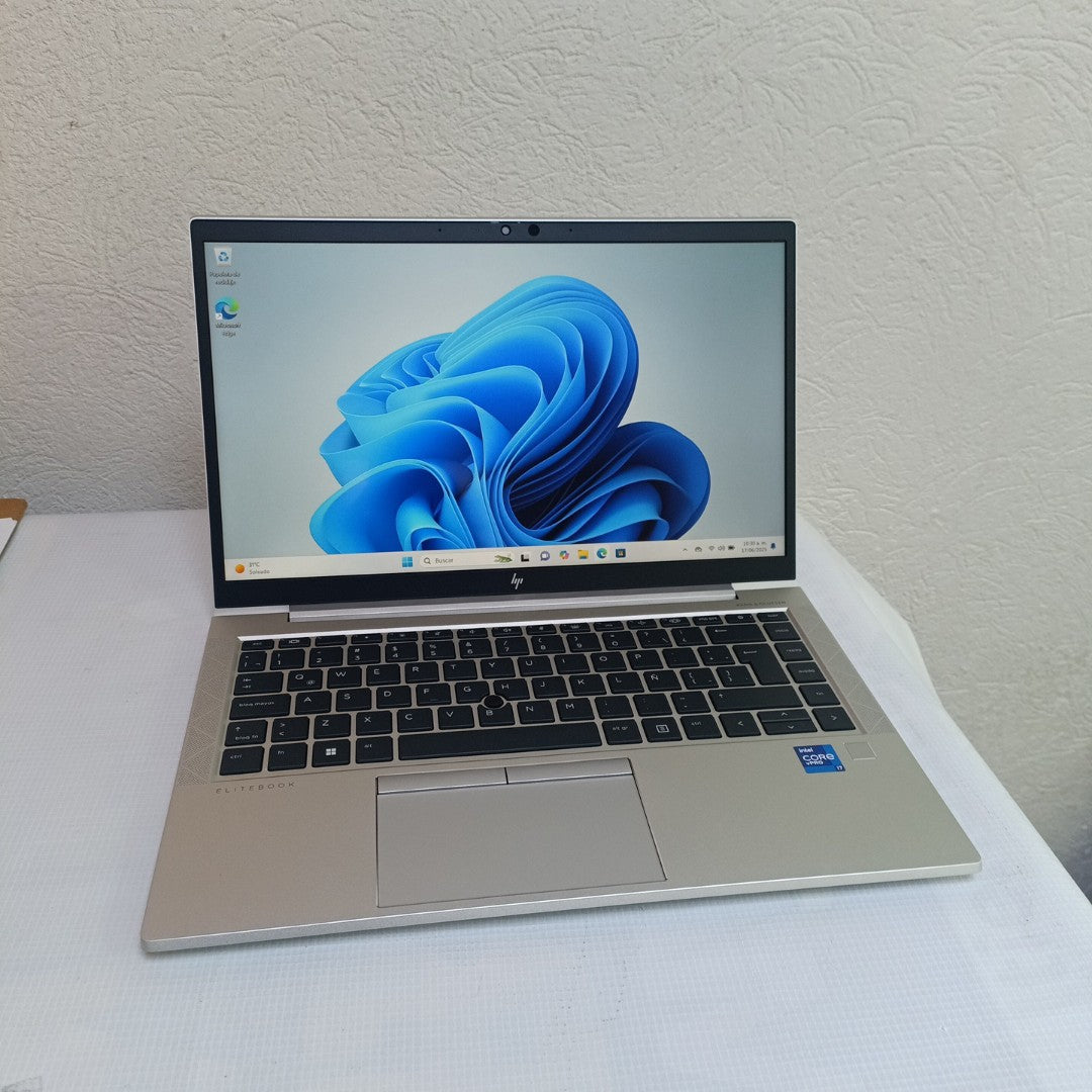 LAPTOP HP ELITEBOOK 840 G8 (2023) 256 GB SSD 16 GB RAM (SEMINUEVO)
