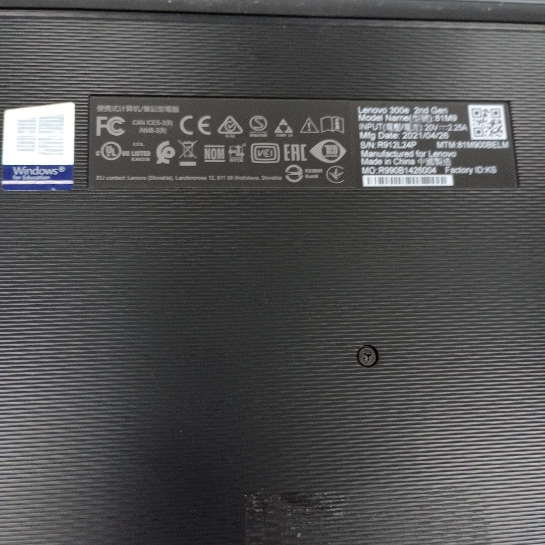 LAPTOP LENOVO 300E 2ND GEN (2023) 128 GB SSD 4 GB RAM (SEMINUEVO)