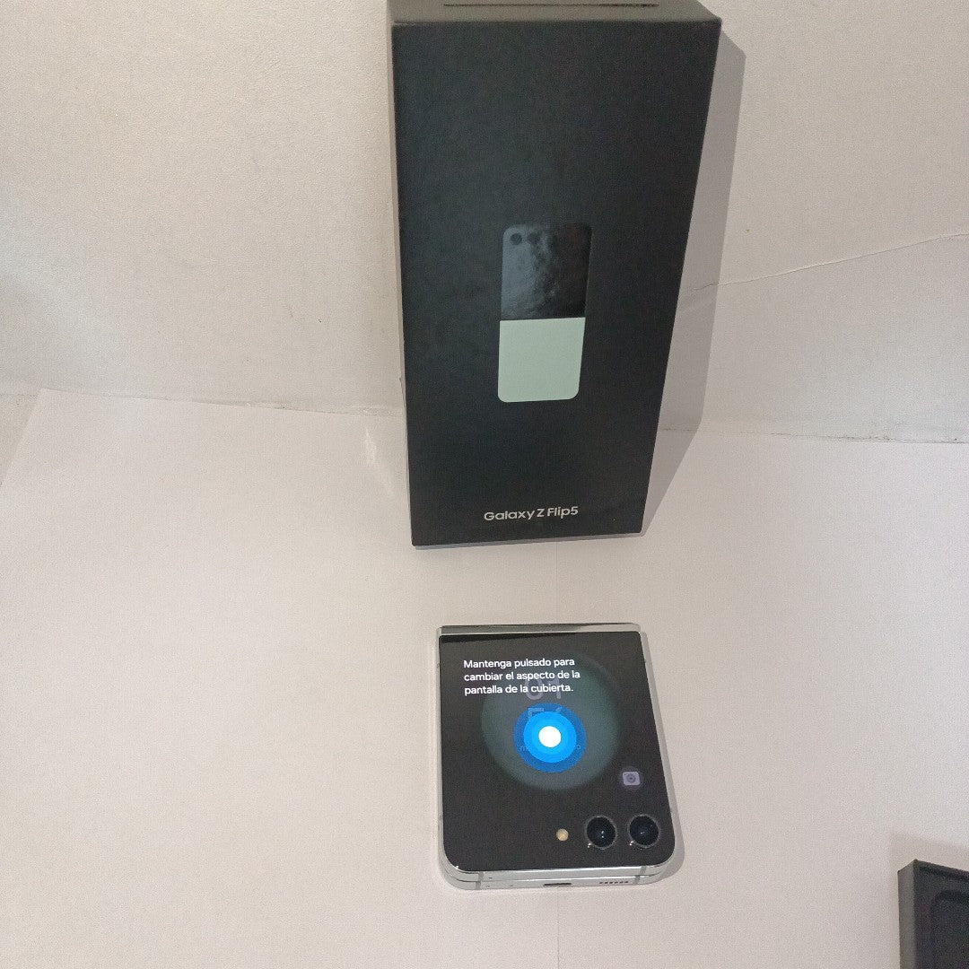 CELULAR SAMSUNG GALAXY Z FLIP 5 SM-F731B (2023) 512 GB 8 GB RAM (SEMINUEVO)