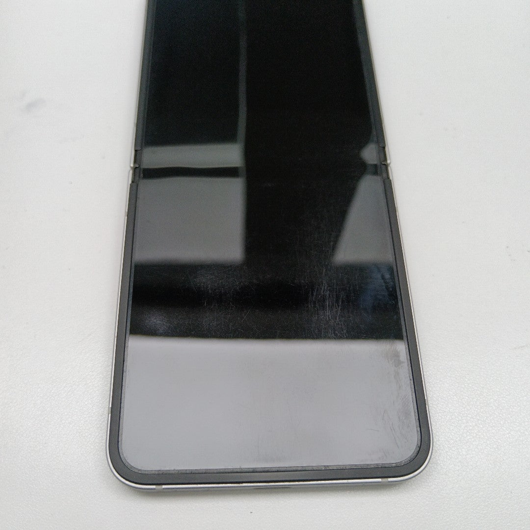 CELULAR SAMSUNG GALAXY Z FLIP6 SM-F741B (2024) 256 GB 12 GB RAM (SEMINUEVO)