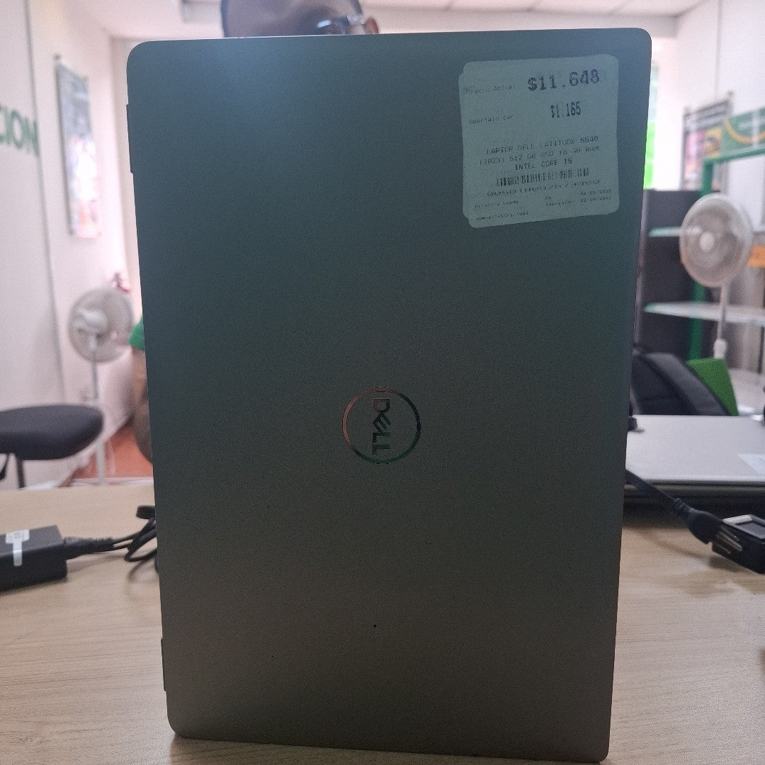 LAPTOP DELL LATITUDE 5540 (2023) 512 GB SSD 16 GB RAM (SEMINUEVO)