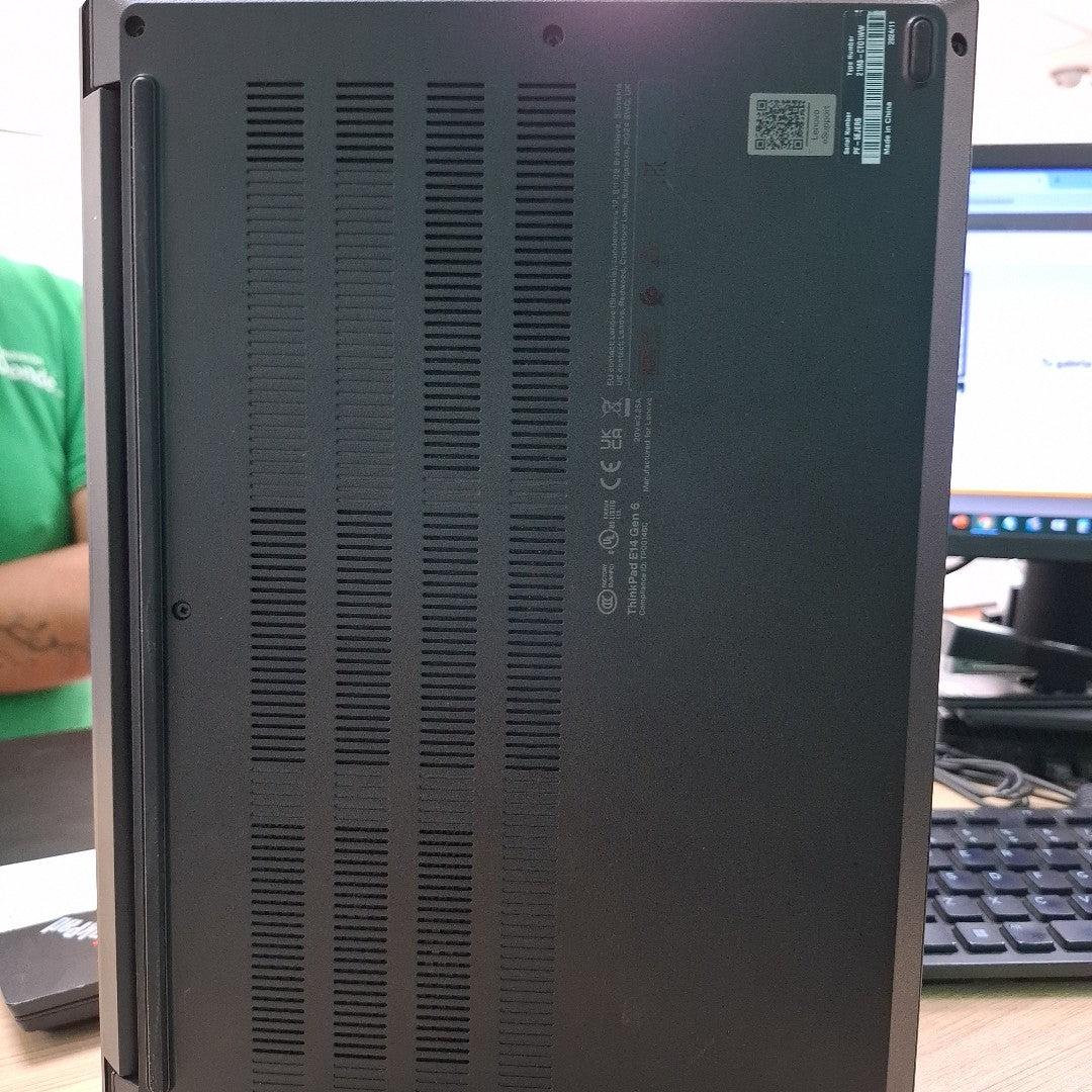 LAPTOP LENOVO THINKPAD E14 GEN 6 (2024) 1 TB SSD 32 GB RAM (SEMINUEVO)