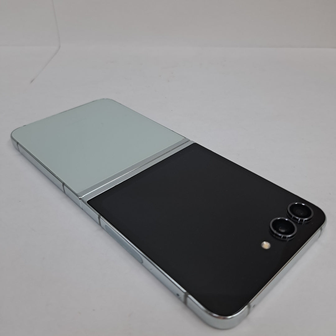 CELULAR SAMSUNG GALAXY Z FLIP 5 SM-F731U1 (2023) 256 GB 8 GB RAM (SEMINUEVO)