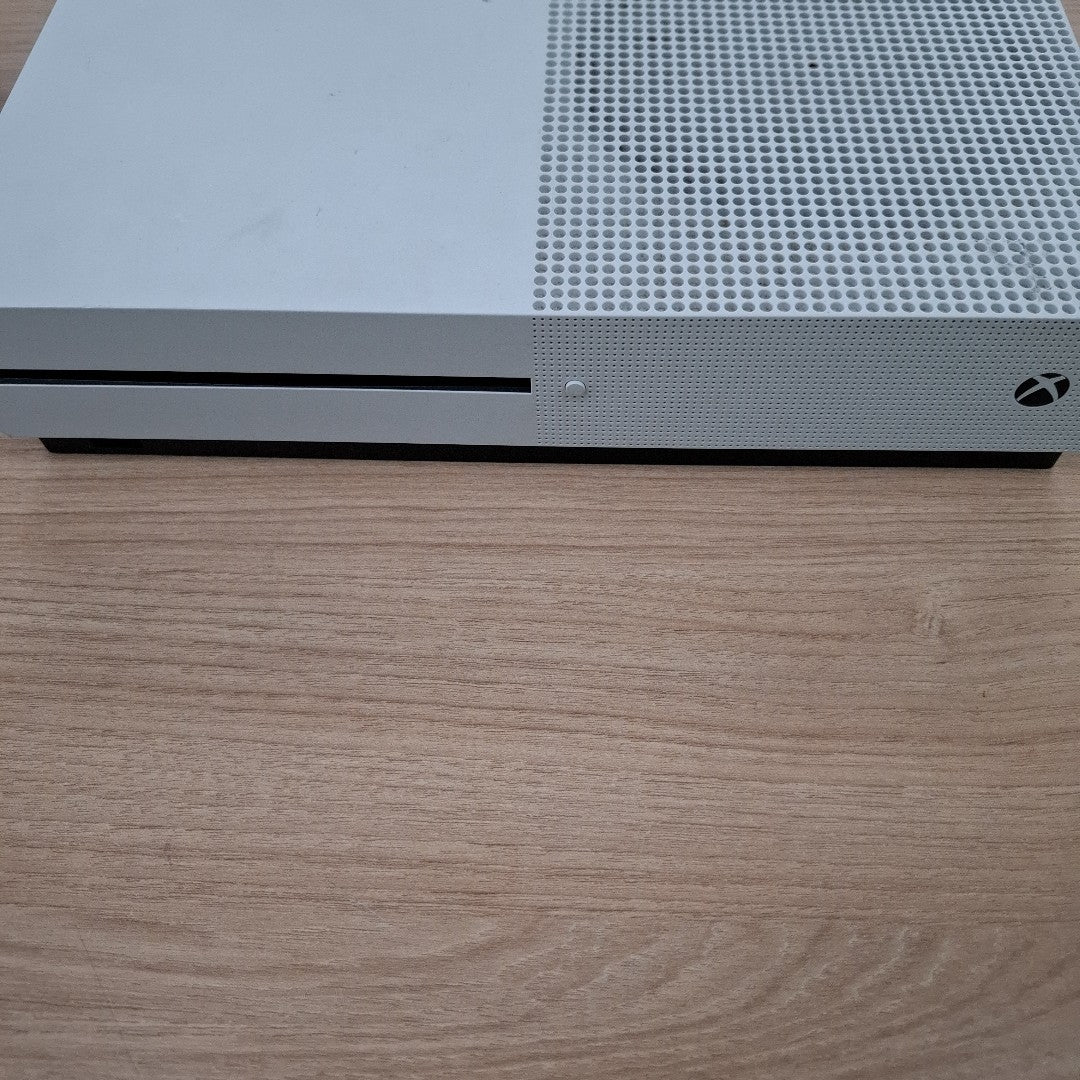 CONSOLA DE VIDEOJUEGO MICROSOFT XBOX ONE S 1 TB (SEMINUEVO)